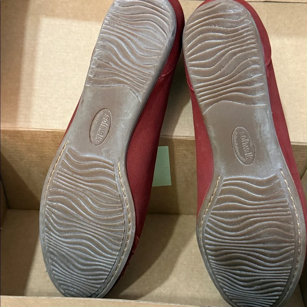 NIB Trotters Softwalk Dark Red 100% Leather Ballet Flats Comfort Shoes Size 7
